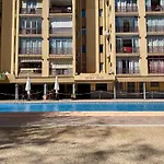 Lägenhet Two-bedroom With Seasonal Pool At Mobydick Benidorm