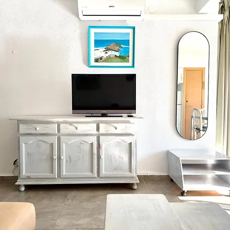Two-bedroom With Seasonal Pool At Mobydick Benidorm